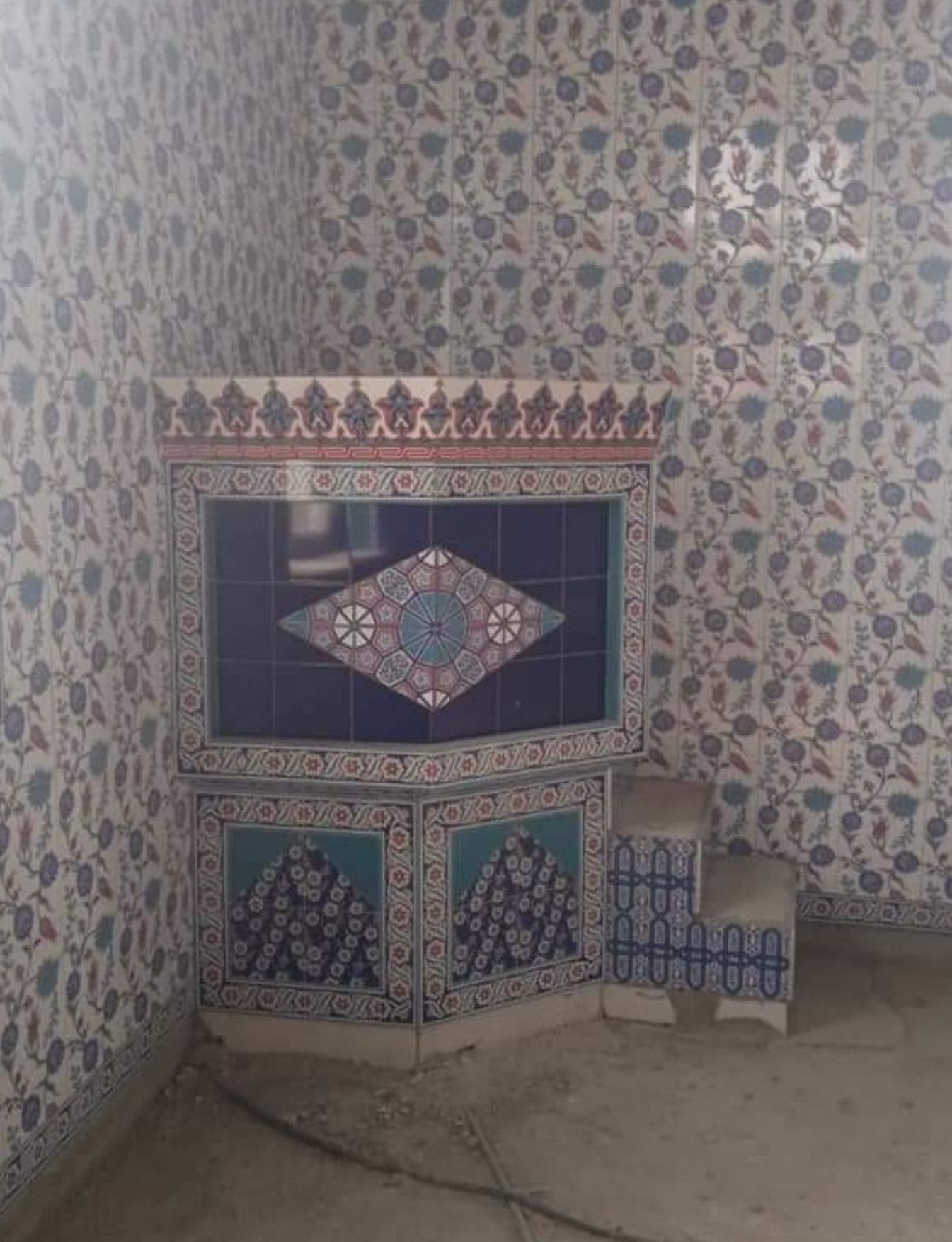 Vaaz Kürsüsü -34, Çinili cami vaiz kürsüsü, Kütahya çini dekor,