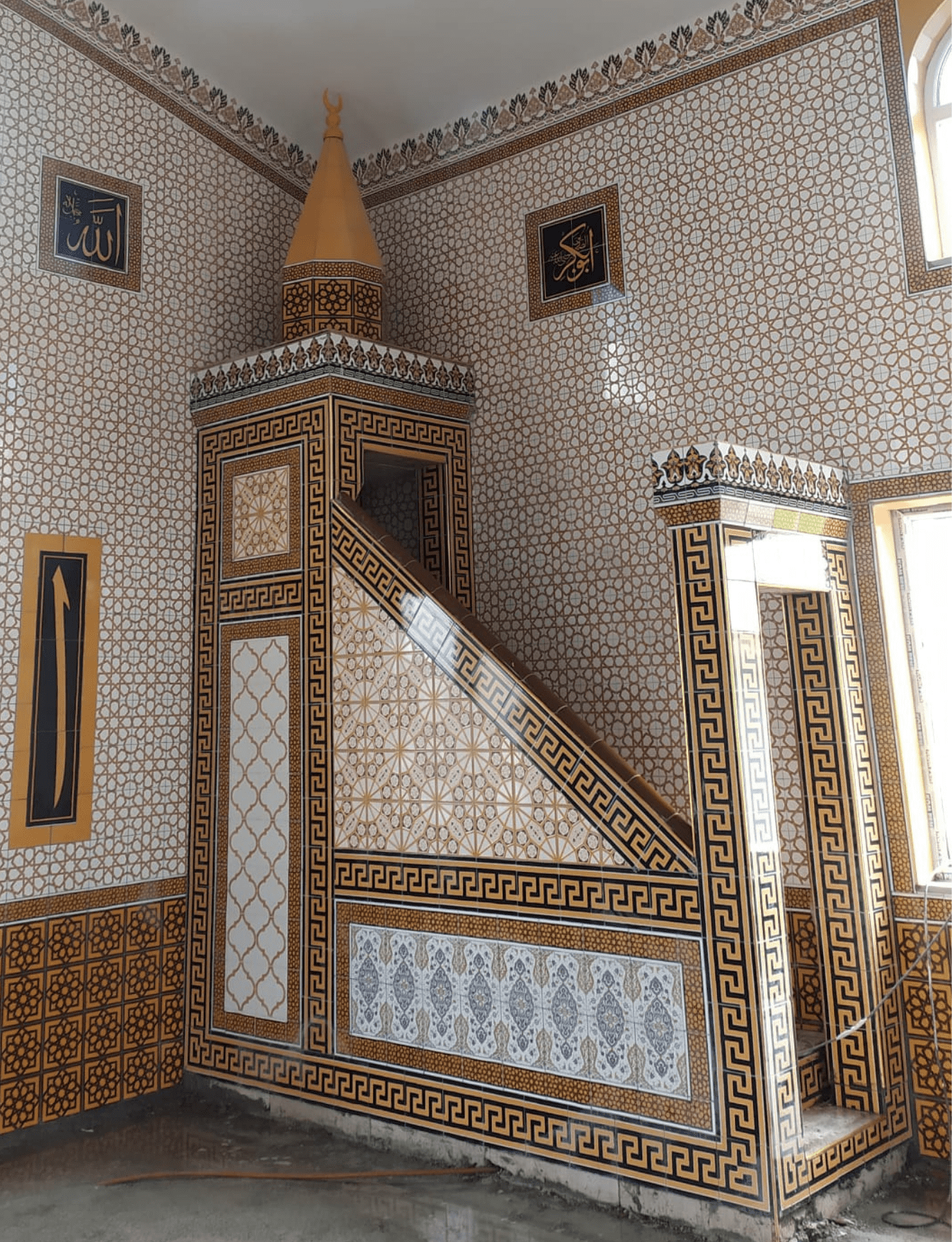 Minber -74, Cami Ahşap Minber Kahve Renk Çinili Modeli, Kütahya Çini Dekor,