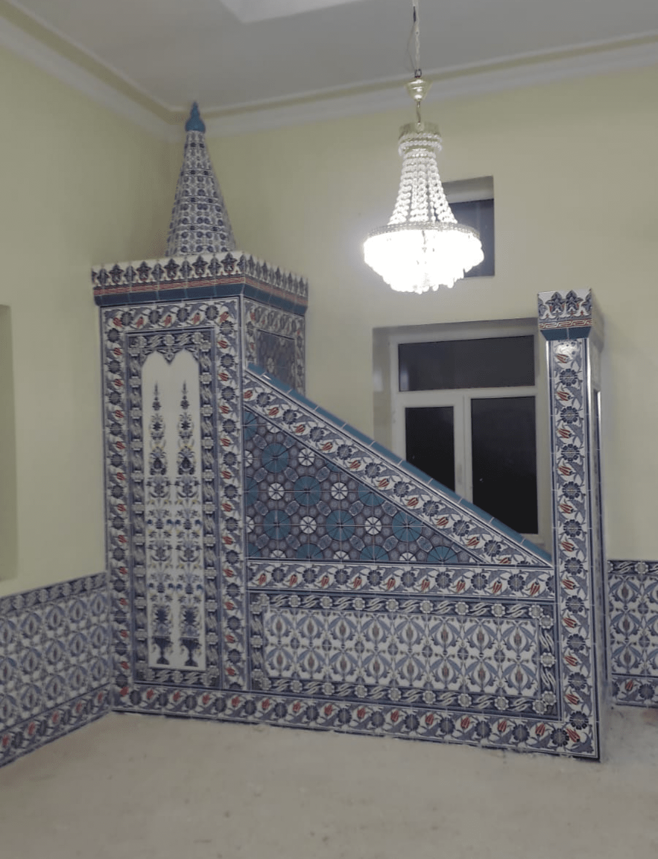 Minber -83, Mescit Minberi Çini Osmanlı Modeli, Çini Minber Modelleri, Hazır Minber Fiyatları, Kütahya Çini Dekor,