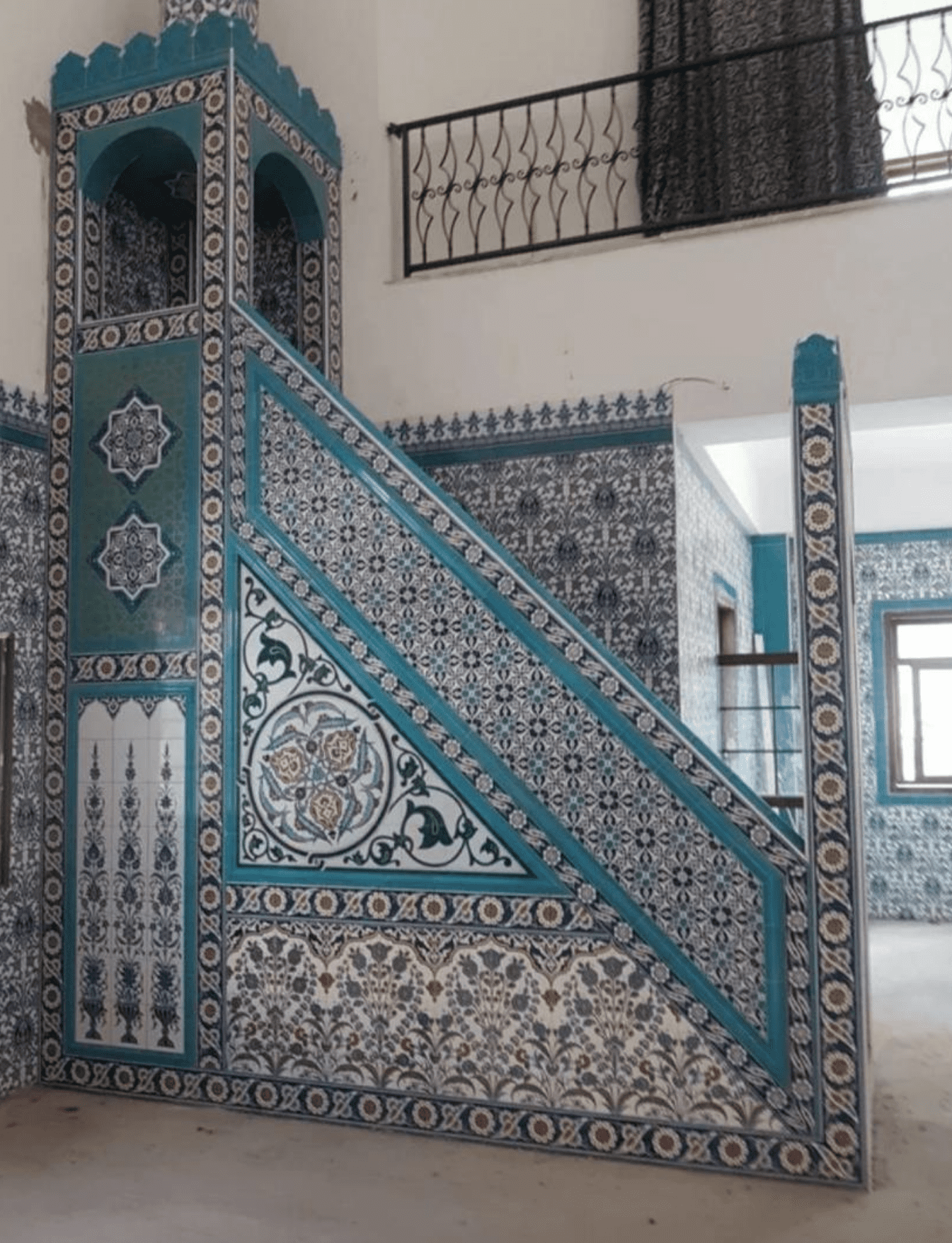 Minber -86, Cami Minberi Mavi İznik Çini Modeli, Kütahya Çini Dekor, Minber Fiyatları, Çinili Minber Fiyatları,